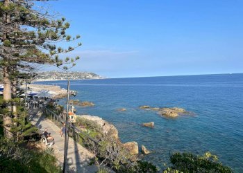 Vista - Attività Commerciale via Arziglia, 20, Bordighera - foto 2