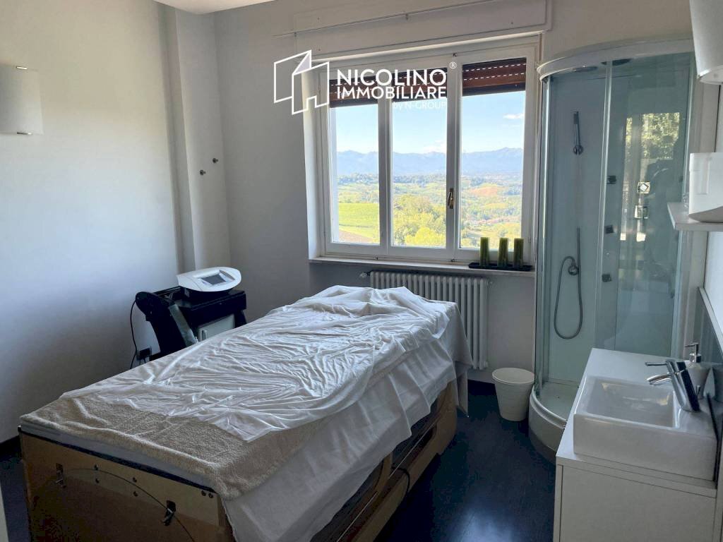 Camera da letto - Negozio via Monchiero, 5, Monforte d'Alba - foto 1