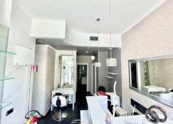 Interno non residenziale - Negozio via Monchiero, 5, Monforte d'Alba - foto 6