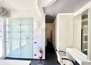 Interno non residenziale - Negozio via Monchiero, 5, Monforte d'Alba - foto 8