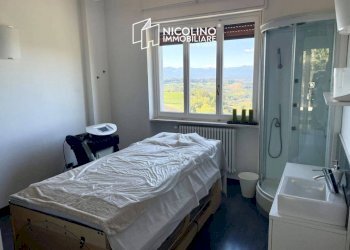 Camera da letto - Negozio via Monchiero, 5, Monforte d'Alba - foto 1