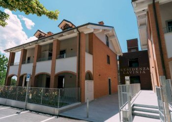 Facciata - Box via Roddino, 20, Monforte d'Alba - foto 4