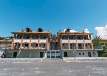 Facciata - Box via Roddino, 20, Monforte d'Alba - foto 5