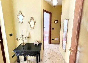 Disimpegno - Trilocale via Carlo Massimiliano Roero, 9, Cuneo (zona Centro) - foto 7