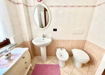 Bagno - Trilocale via Carlo Massimiliano Roero, 9, Cuneo (zona Centro) - foto 8