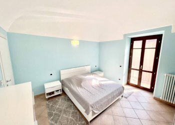 Camera da letto - Four-room apartment via Salita al Castello, 4, Dogliani - photo 3