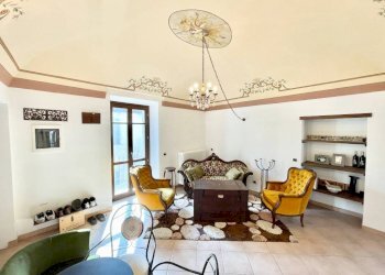 Soggiorno - Four-room apartment via Salita al Castello, 4, Dogliani - photo 5