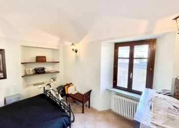 Camera da letto - Four-room apartment via Salita al Castello, 4, Dogliani - photo 22