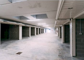 Box auto - Magazzino via Roddino, 20, Monforte d'Alba - foto 3