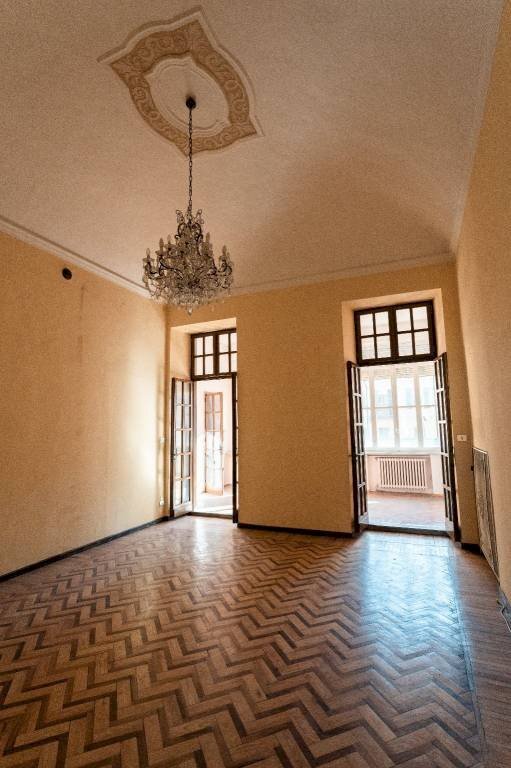 Salone - Appartamento piazza Tancredi Duccio Galimberti, Cuneo (zona Centro) - foto 2