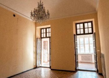 Salone - Appartamento piazza Tancredi Duccio Galimberti, Cuneo (zona Centro) - foto 2