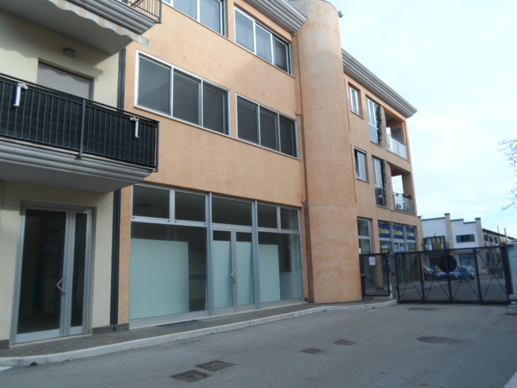 Foto 3 - Commercial Premises Via Toti
 
41/43, San Benedetto del Tronto - photo 3