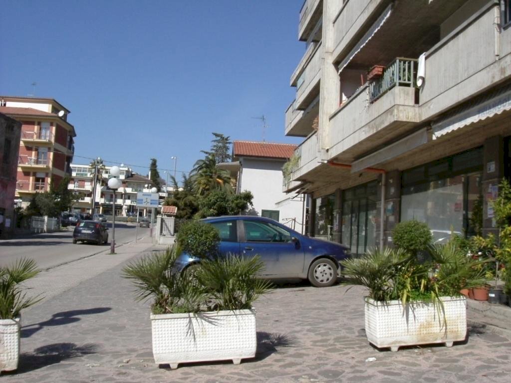 Foto 2 - Commercial Premises Spinetoli - photo 2