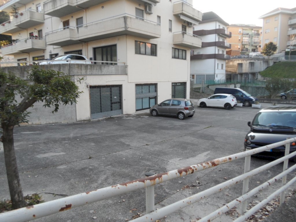 Foto 2 - Commercial Premises Piazza Dari, Folignano - photo 2