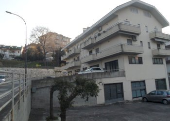 Foto 1 - Commercial Premises Piazza Dari, Folignano - photo 1