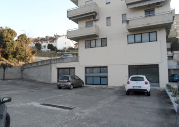 Foto 3 - Commercial Premises Piazza Dari, Folignano - photo 3