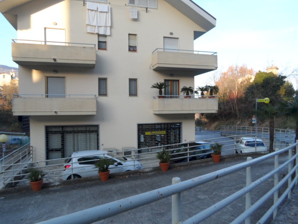 Foto 3 - Locale Commerciale Piazza Luigi Dari, Folignano - foto 3