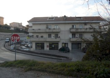 Foto 2 - Commercial Premises Piazza Luigi Dari, Folignano - photo 2