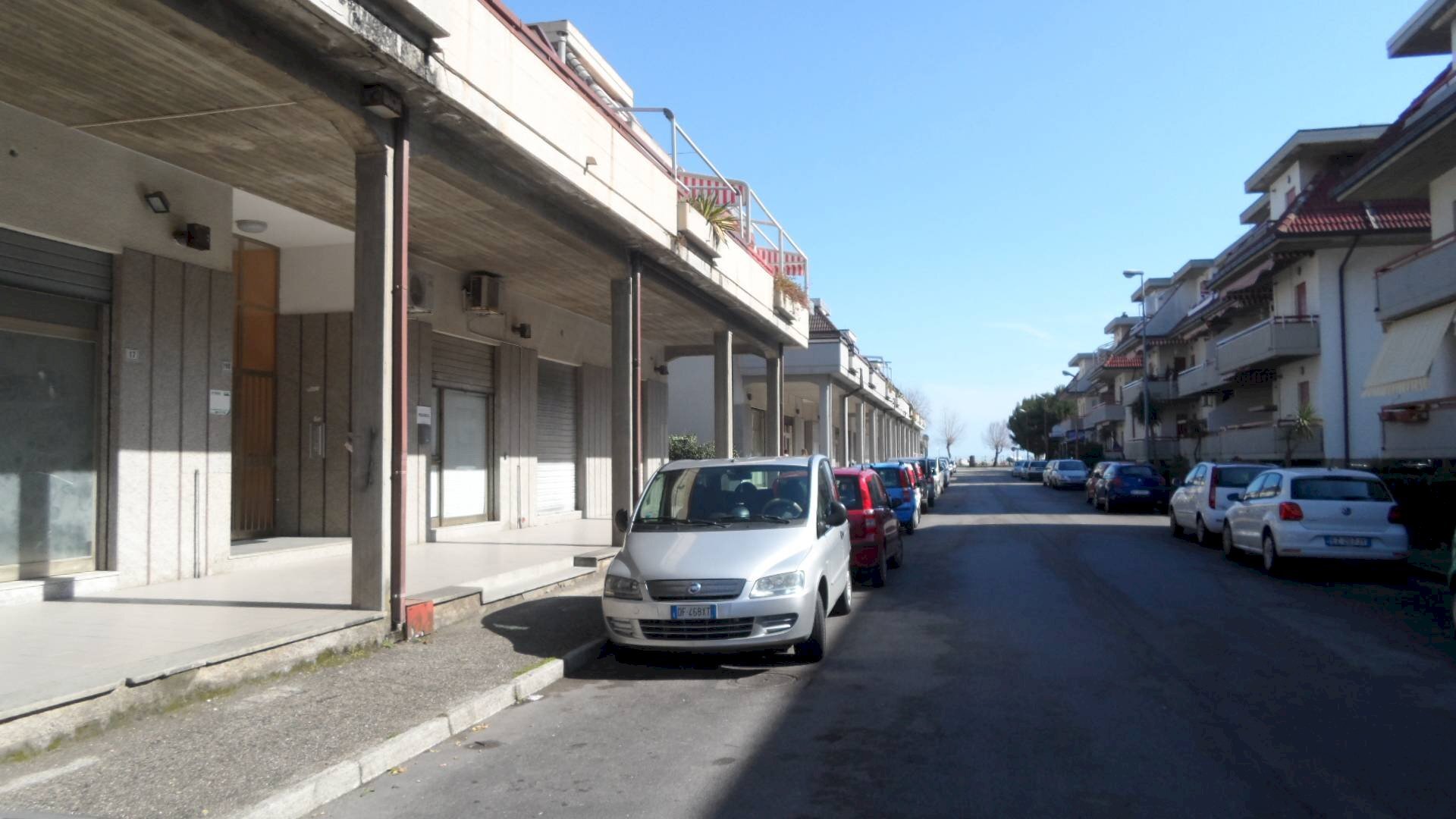 Foto 1 - Commercial Premises Via delle lancette
 
23-25, Martinsicuro - photo 1