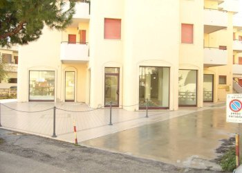 Foto 1 - Locale Commerciale Via Mazzini, Alba Adriatica - foto 1