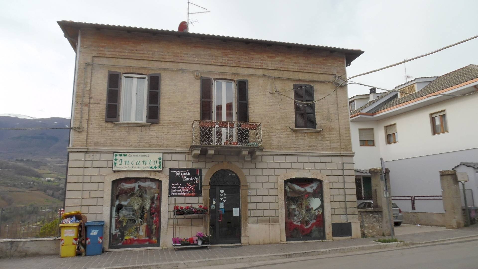 Foto 1 - Locale Commerciale Piazza L. Dari
 
23, Folignano - foto 1