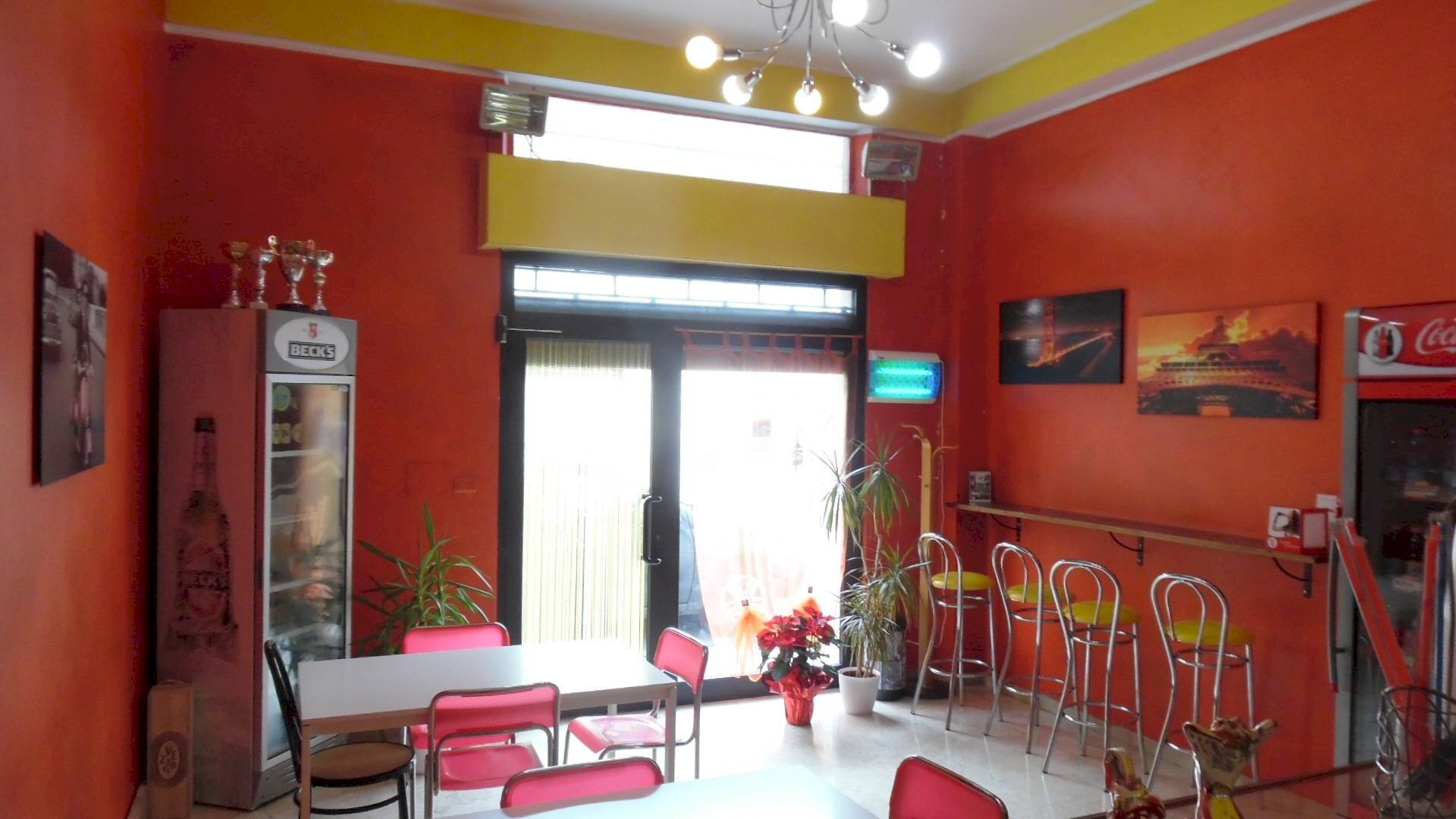 Foto 2 - Locale Commerciale Piazza L. Dari
37, Folignano - foto 2