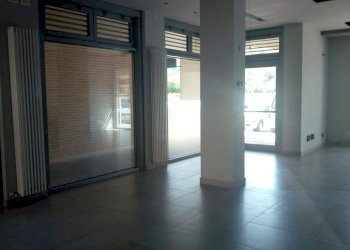 Foto 1 - Locale Commerciale Contrada Cabiano, Ripatransone - foto 1