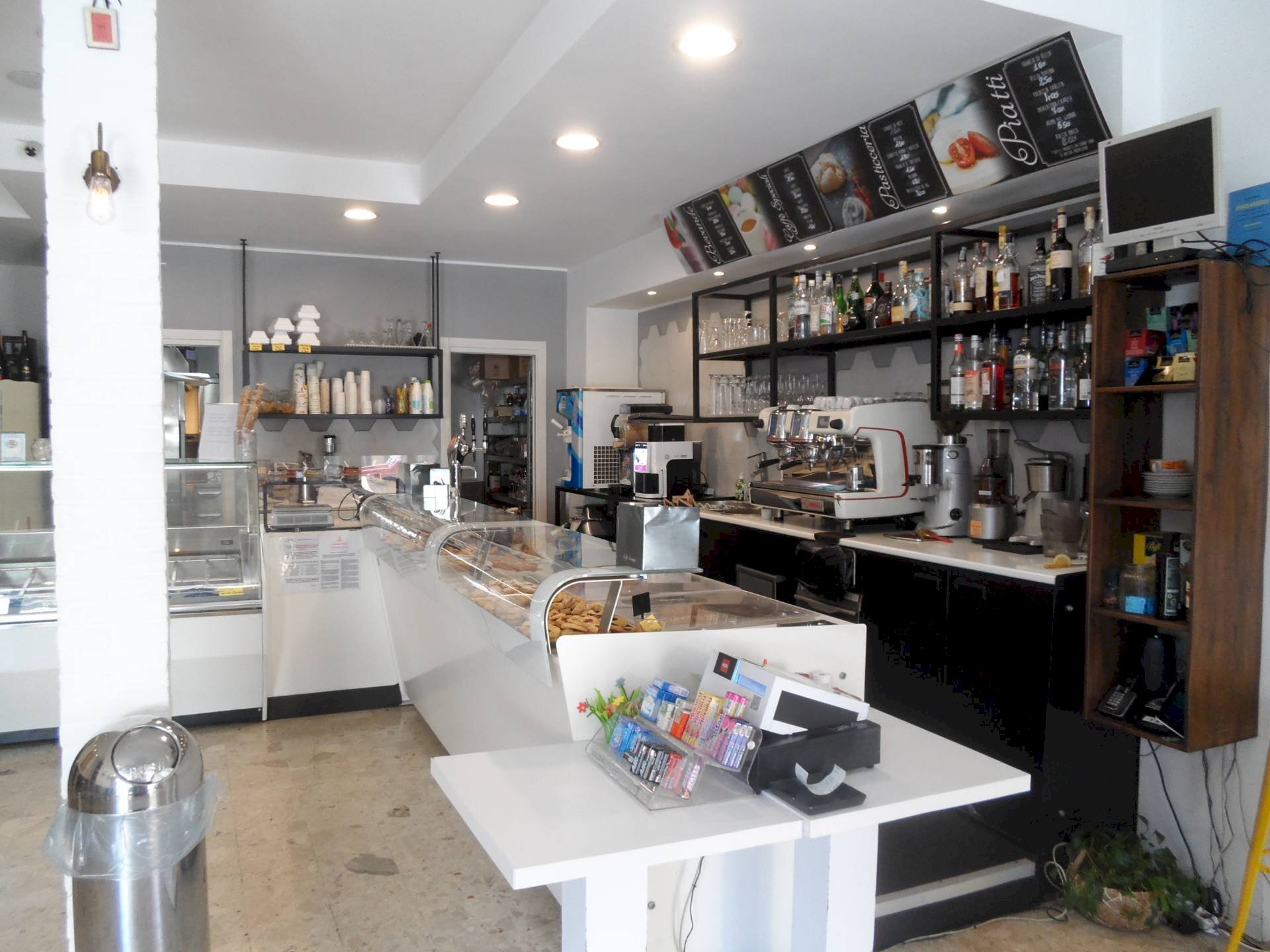 Foto 2 - Cafeteria - Cold Bar Via Vittorio Emanuele II
16, Spinetoli - photo 2