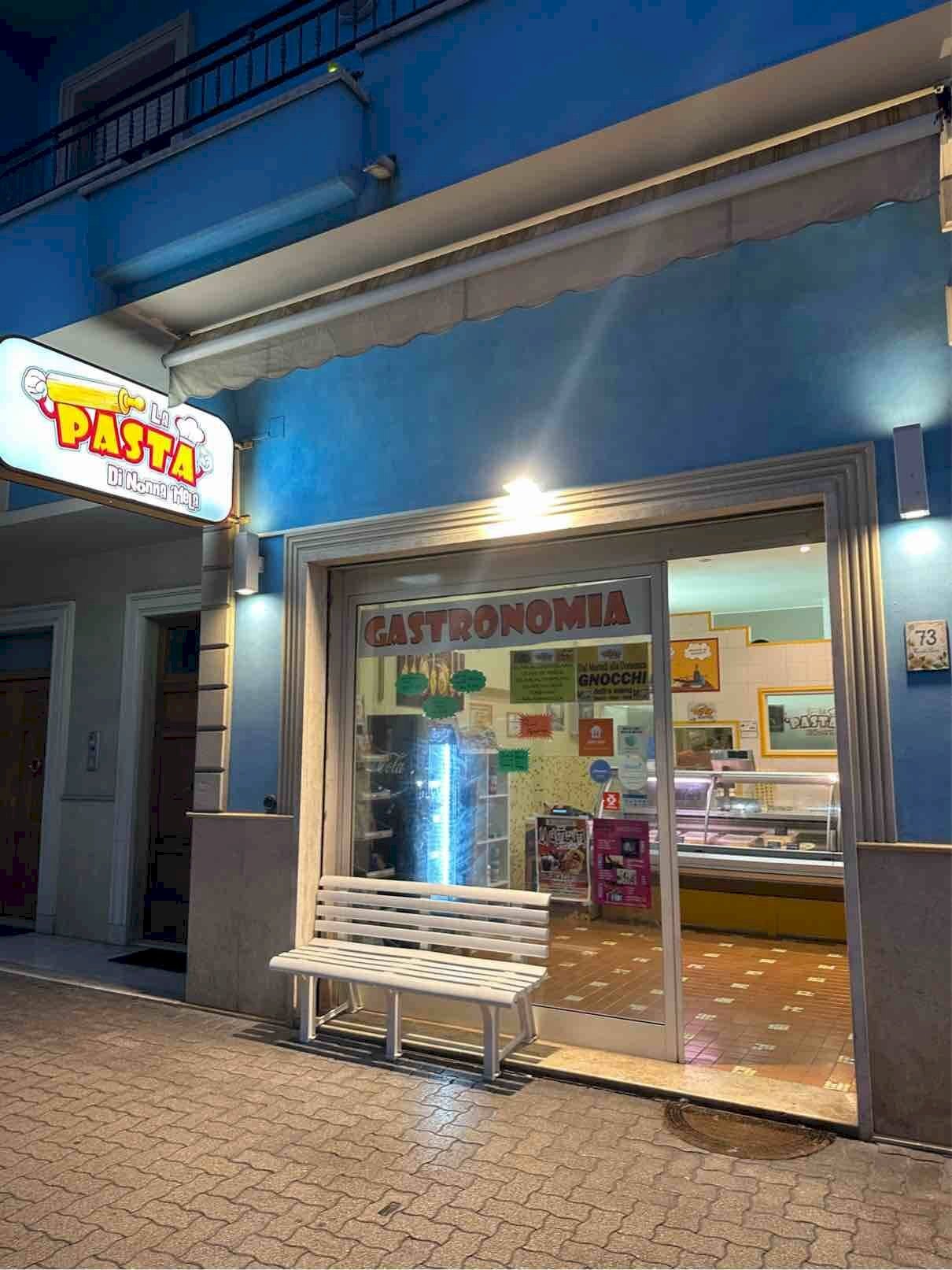 Foto 2 - Attività Commerciale Via del Mare
73, San Benedetto del Tronto - foto 2