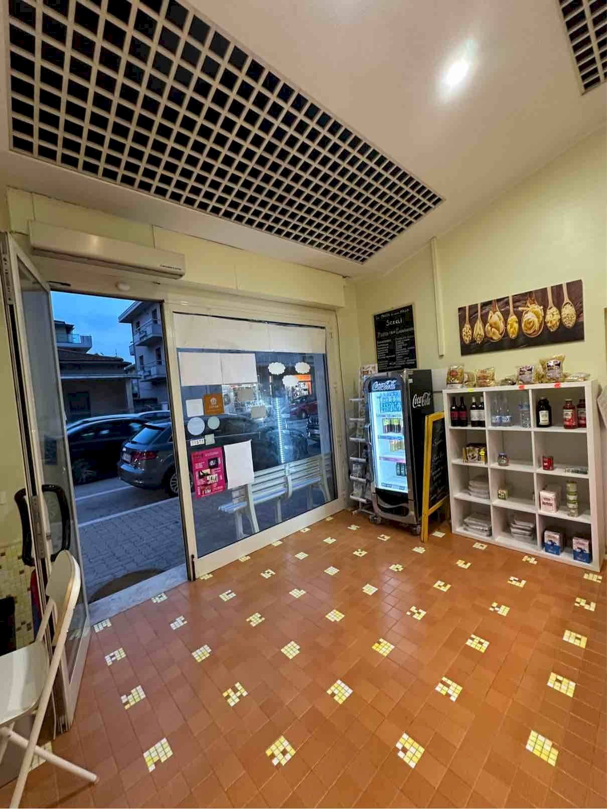 Foto 3 - Attività Commerciale Via del Mare
73, San Benedetto del Tronto - foto 3