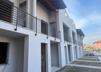 Facciata - Villa a Schiera via San Biagio, Monguzzo - foto 13