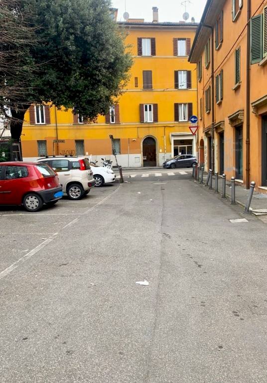 esterno - Box via San Donato, Bologna (zona Massarenti) - foto 3