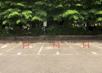 esterno - Box via San Donato, Bologna (zona Massarenti) - foto 1