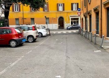 esterno - Box via San Donato, Bologna (zona Massarenti) - foto 3