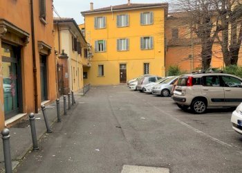 esterno - Box via San Donato, Bologna (zona Massarenti) - foto 4