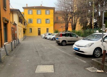 esterno - Box via San Donato, Bologna (zona Massarenti) - foto 5