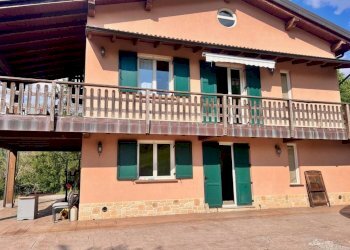 Facciata - Villa via Fontanelle, Castel d'Aiano - foto 9