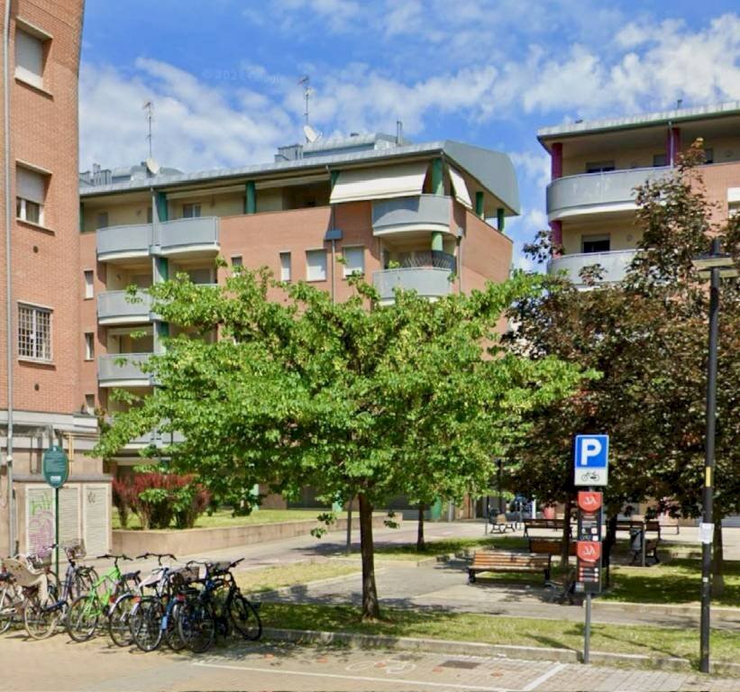 Facciata - Box piazza La Veneta, Bologna (zona Massarenti) - foto 2