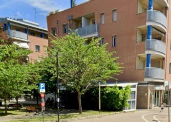 Facciata - Box piazza La Veneta, Bologna (zona Massarenti) - foto 8