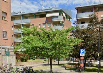 Facciata - Box piazza La Veneta, Bologna (zona Massarenti) - foto 2