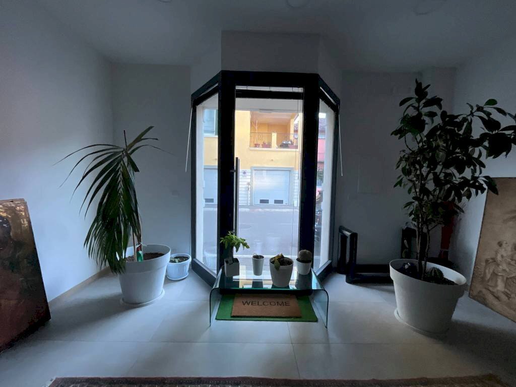 Interno palazzo - Negozio via Andrea Moretti, Bergamo - foto 2