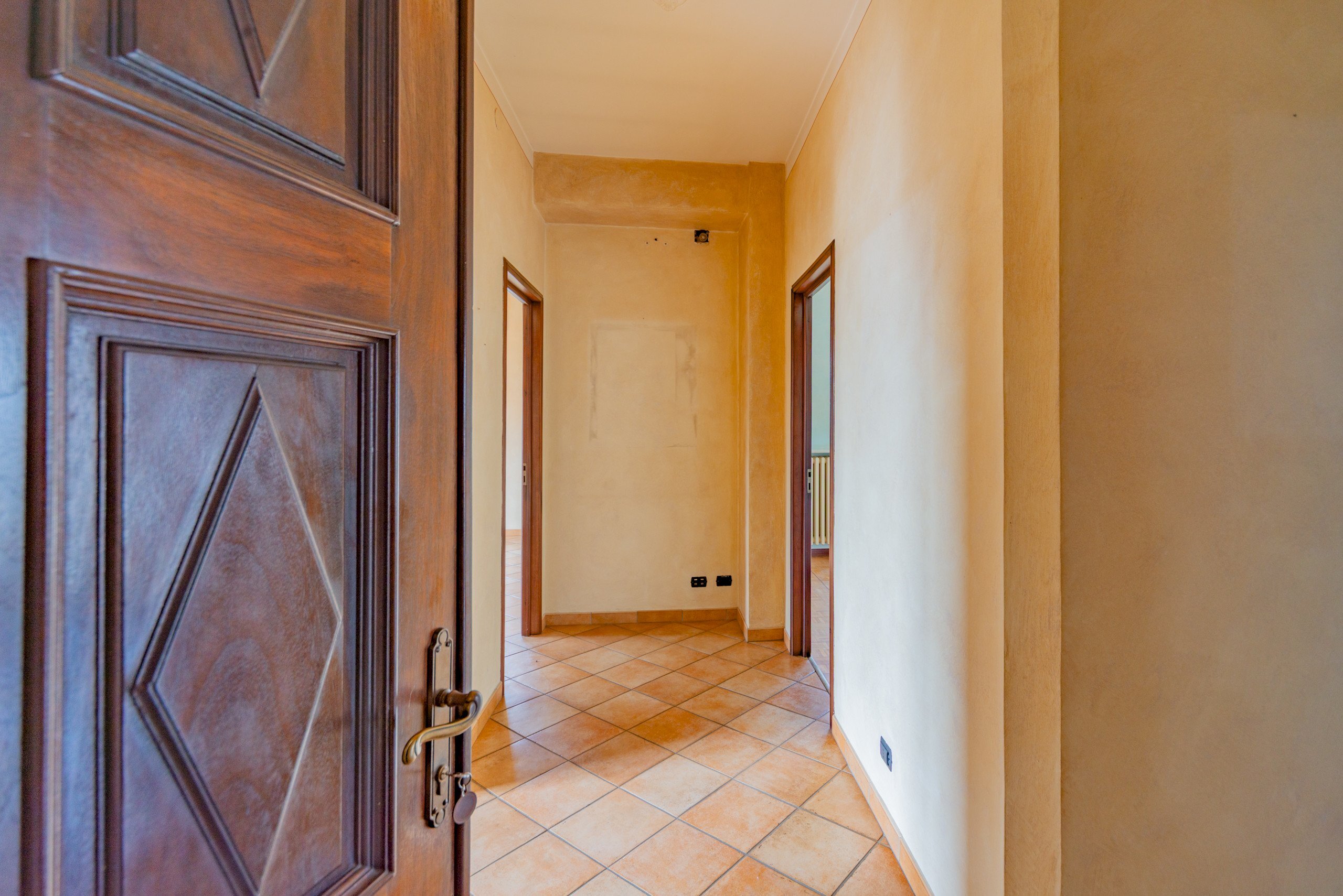 Quadrilocale Via Valentino, Busca - foto 1