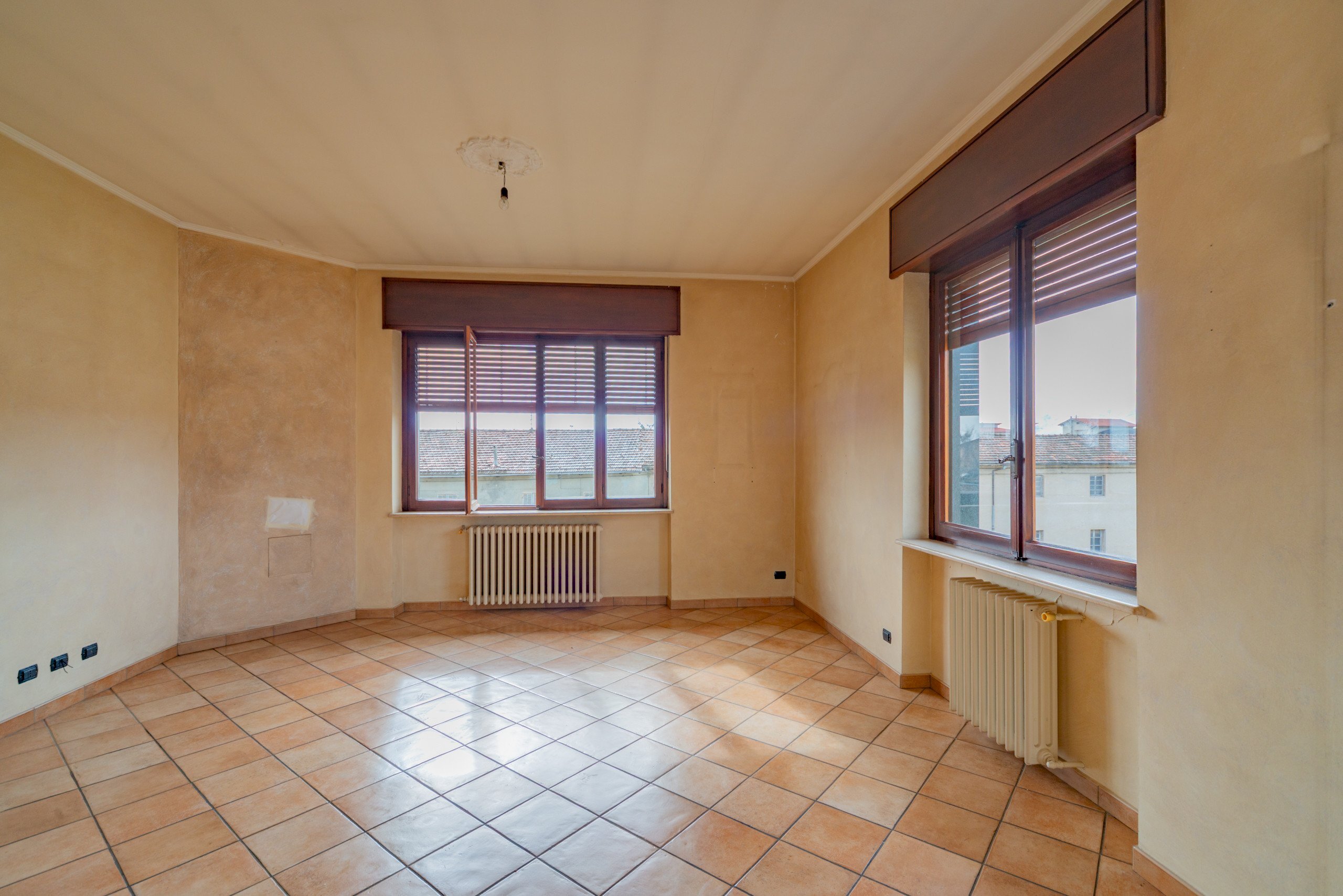 Quadrilocale Via Valentino, Busca - foto 2