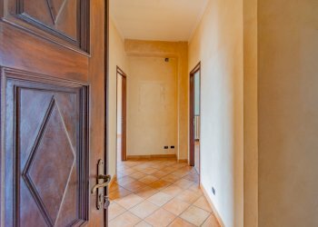 Quadrilocale Via Valentino, Busca - foto 1