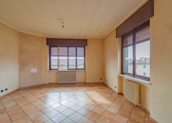 Quadrilocale Via Valentino, Busca - foto 2