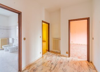 Three-room apartment Via Valentino, Busca - photo 2