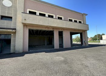 Commercial Premises San Cesario sul Panaro - photo 3