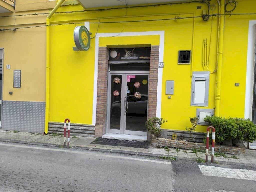 Negozio via Giacomo Matteotti, Mercato San Severino - foto 1