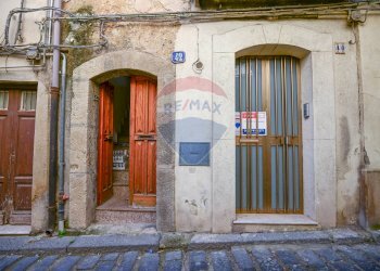 Edificio all\'aperto - Casa semi indipendente Via Cappuccini
 
42, Caltagirone - foto 12