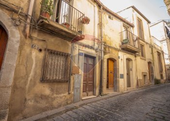 Edificio all\'aperto - Casa semi indipendente Via Cappuccini
 
40/42/44, Caltagirone - foto 7
